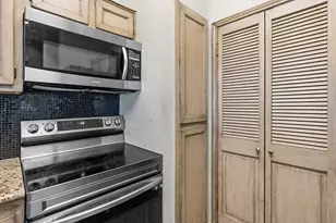 802 S 1st St, Austin, TX 78704 - Photo 10