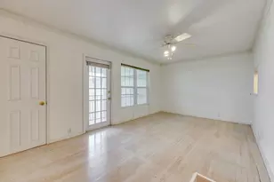 910 Duncan Ln, Austin, TX 78705 - Photo 12