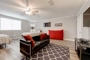 1303 Newfield Ln, Austin, TX 78703 - Photo 20