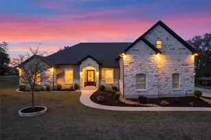 210 Miranda Wy, Georgetown, TX 78633 - Photo 2