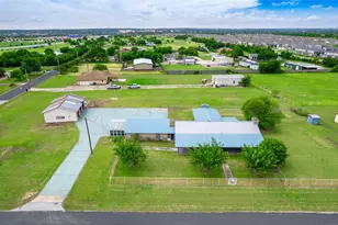 7 Tammy Ln, Round Rock, TX 78665 - Photo 2