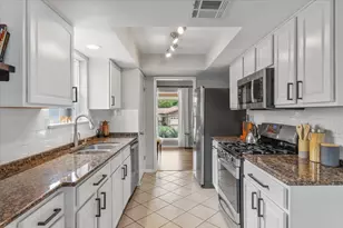 208 Skyloop Dr, Austin, TX 78745 - Photo 12