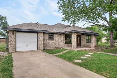 903 Travis Street, Lockhart, TX 78644 - Photo 2