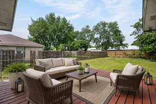 903 Travis St, Lockhart, TX 78644 - Photo 34