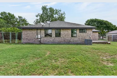 903 Travis Street, Lockhart, TX 78644 - Photo 38