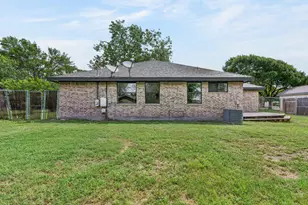 903 Travis St, Lockhart, TX 78644 - Photo 38