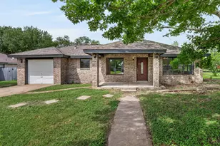 903 Travis St, Lockhart, TX 78644 - Photo 1