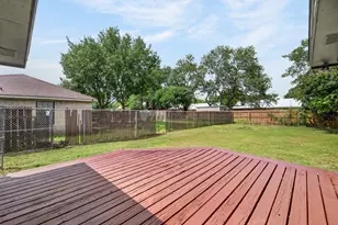 903 Travis St, Lockhart, TX 78644 - Photo 36