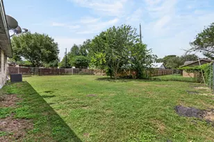 903 Travis St, Lockhart, TX 78644 - Photo 40