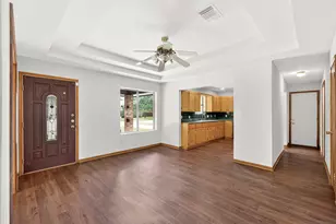 903 Travis St, Lockhart, TX 78644 - Photo 4