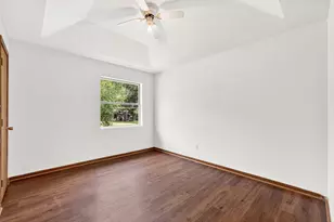 903 Travis St, Lockhart, TX 78644 - Photo 28