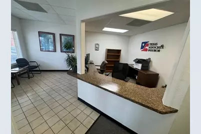 305 Main Street, Smithville, TX 78957 - Photo 10