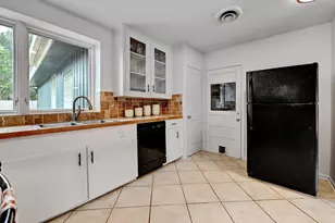5700 Avenue G, Austin, TX 78752 - Photo 8