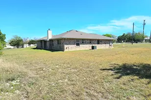 208 Settlers Ridge Ridge, Bertram, TX 78605 - Photo 4