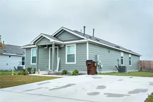 406 Halfmoon Dr, Lockhart, TX 78644 - Photo 1