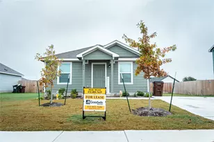 406 Halfmoon Dr, Lockhart, TX 78644 - Photo 2