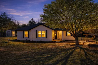 137 W Oak Drive, Cedar Creek, TX 78612 - Photo 2