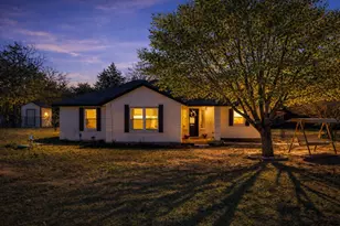 137 W Oak Dr, Cedar Creek, TX 78612 - Photo 2