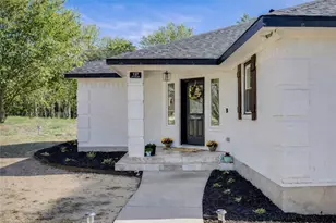 137 W Oak Dr, Cedar Creek, TX 78612 - Photo 4