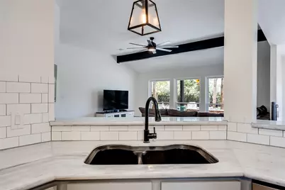 137 W Oak Drive, Cedar Creek, TX 78612 - Photo 14