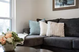 137 W Oak Dr, Cedar Creek, TX 78612 - Photo 8