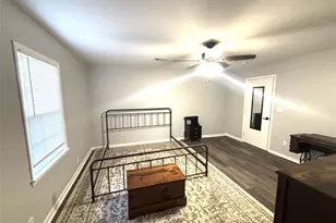 521 S Oak Ave, Luling, TX 78648 - Photo 16