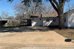 521 S Oak Ave, Luling, TX 78648 - Photo 4