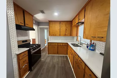 521 S Oak Avenue, Luling, TX 78648 - Photo 14