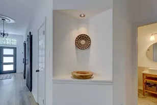 9902 Scenic Bluff Dr, Austin, TX 78733 - Photo 18