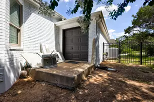 9902 Scenic Bluff Dr, Austin, TX 78733 - Photo 36