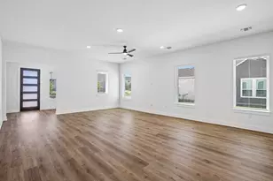 7407 Boyd Hvn Dr, Austin, TX 78744 - Photo 10