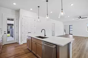 7407 Boyd Hvn Dr, Austin, TX 78744 - Photo 16