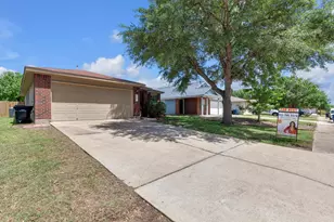 111 David Dr, Hutto, TX 78634 - Photo 2