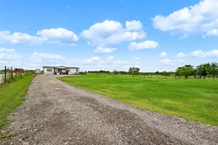 360 Shady Oaks Dr, Kyle, TX 78640 - Photo 4