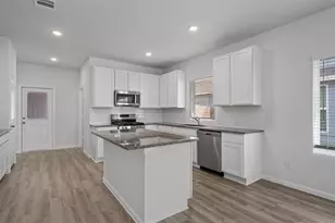 303 Clearlake Dr, Hutto, TX 78634 - Photo 10