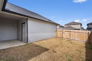 303 Clearlake Dr, Hutto, TX 78634 - Photo 32