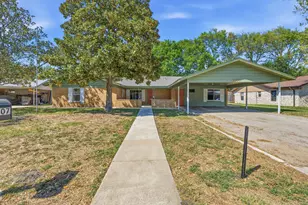 1307 Aspen St, Lockhart, TX 78644 - Photo 16