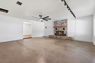 1307 Aspen St, Lockhart, TX 78644 - Photo 14