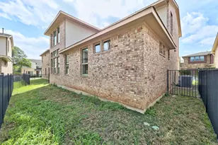 1004 Sue Ann Rose Dr, Austin, TX 78717 - Photo 36