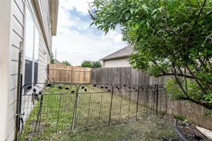 318 Hyltin St, Hutto, TX 78634 - Photo 36