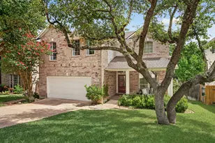 12816 Majestic Oaks Dr, Austin, TX 78732 - Photo 2