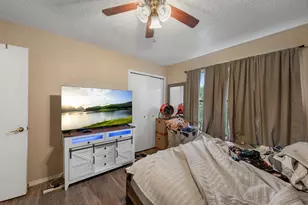 128 Hillside Dr, Elgin, TX 78621 - Photo 10
