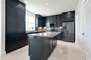 408 W 38 1/2 St, Austin, TX 78705 - Photo 14