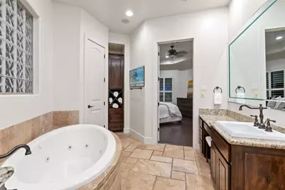 18 Hedgebrook Way, The Hills, TX 78738 - Photo 16