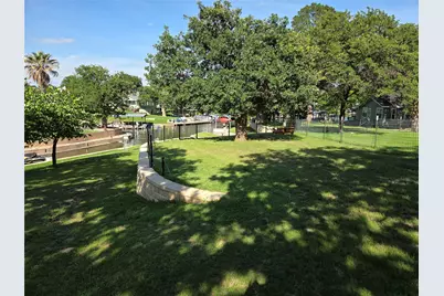 203 W Lakeshore Drive, Sunrise Beach, TX 78643 - Photo 4
