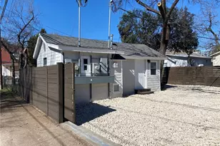 1105 E 3rd St, Austin, TX 78702 - Photo 1