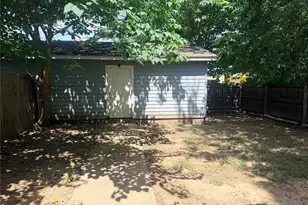 306 Anderson St, Smithville, TX 78957 - Photo 20