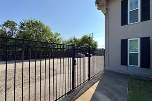 7945 Gault St, Austin, TX 78757 - Photo 18