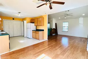 2105 W Gillis Ave, Cameron, TX 76520 - Photo 10