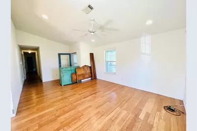 2105 W Gillis Avenue, Cameron, TX 76520 - Photo 8